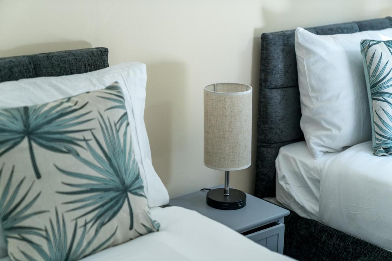 Redhill Surrey 2 Bedroom Pet Friendly Apartment Buitenkant foto