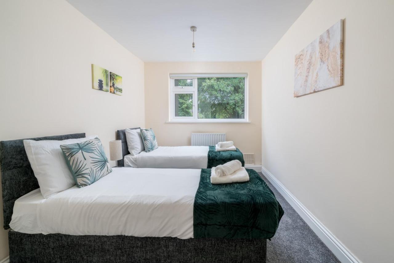 Redhill Surrey 2 Bedroom Pet Friendly Apartment Buitenkant foto