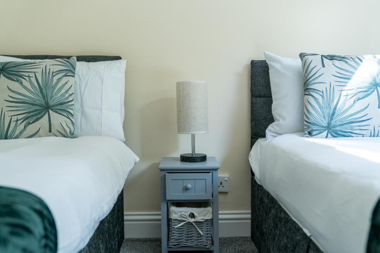 Redhill Surrey 2 Bedroom Pet Friendly Apartment Buitenkant foto