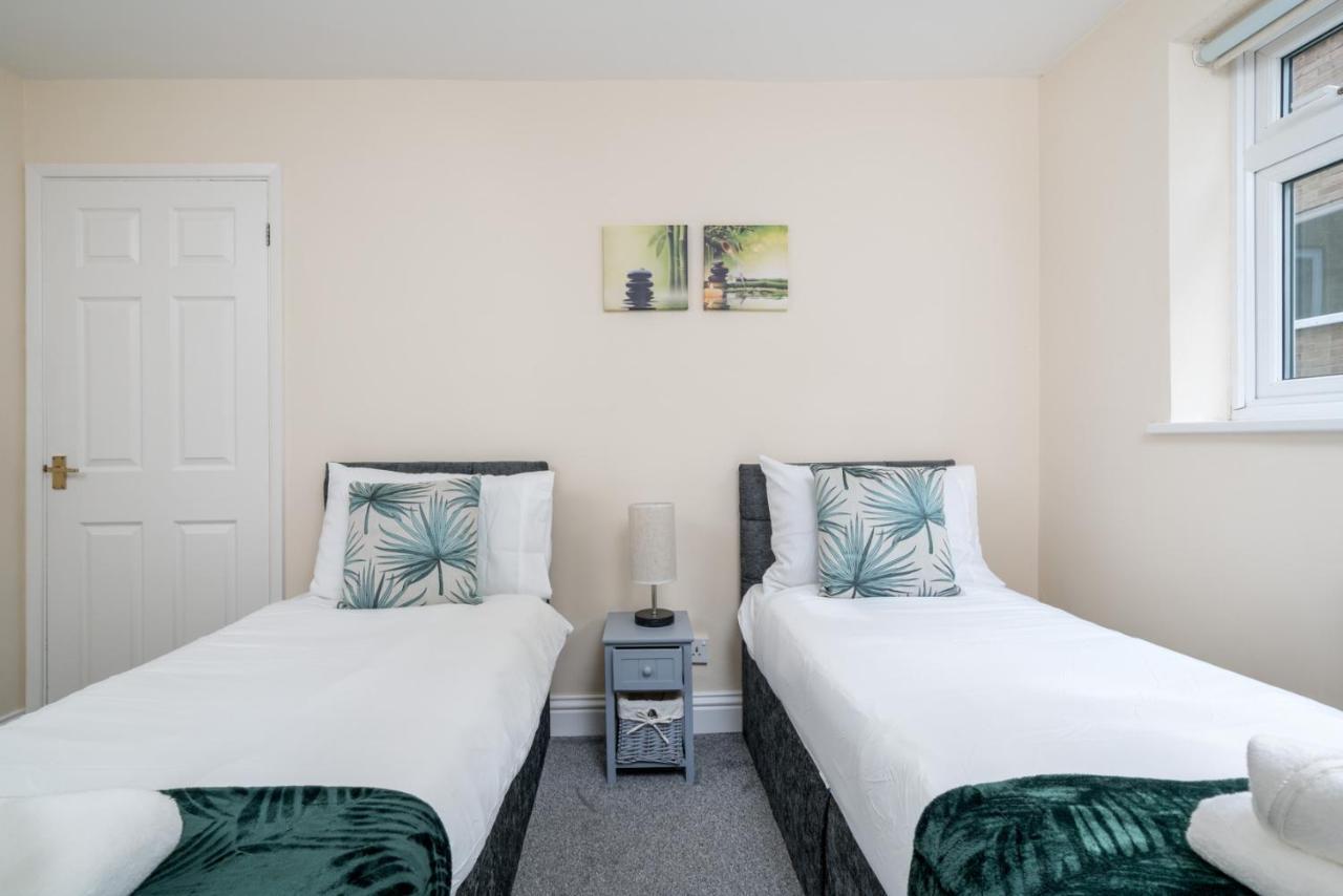 Redhill Surrey 2 Bedroom Pet Friendly Apartment Buitenkant foto
