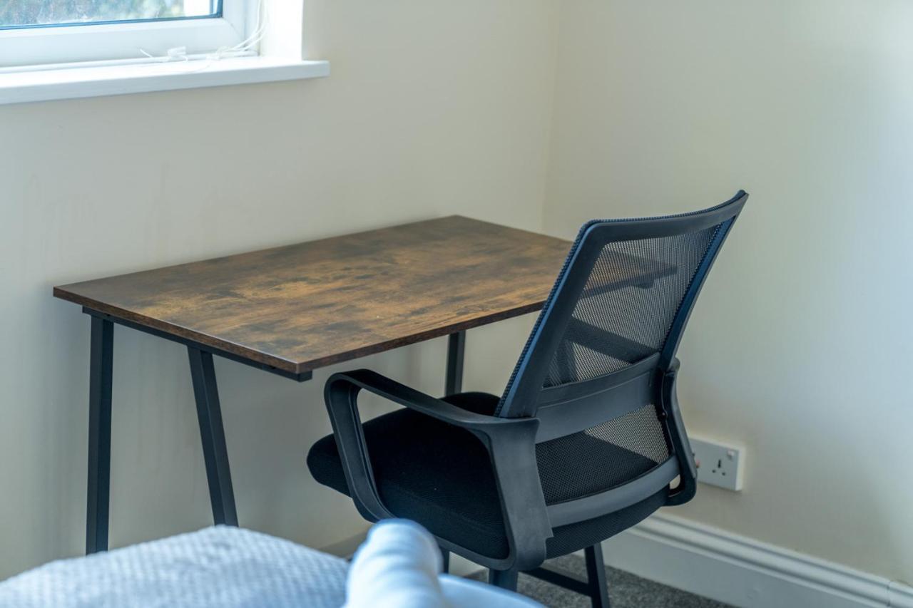 Redhill Surrey 2 Bedroom Pet Friendly Apartment Buitenkant foto